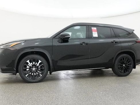 New 2026 Toyota Highlander XSE image 18