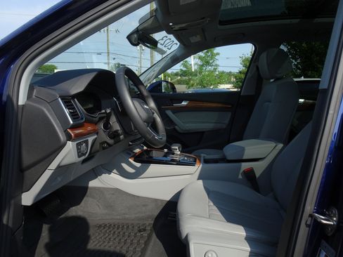 Certified 2023 Audi Q5 2.0T Premium Plus w/ Premium Plus Package AWD/4WD image 8