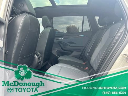 Used 2025 Volkswagen Tiguan SE R-Line AWD/4WD image 10