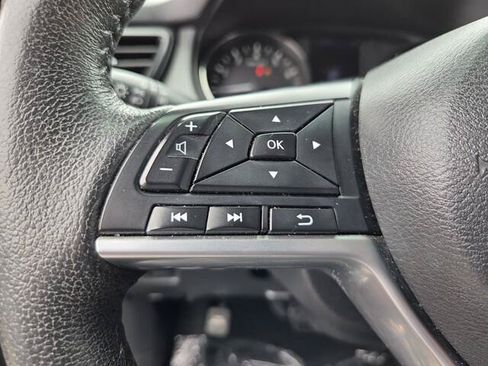 Used 2019 Nissan Rogue SV FWD image 14