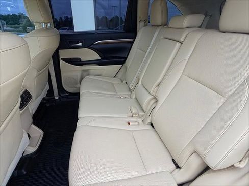 Used 2019 Toyota Highlander Limited Platinum AWD/4WD image 25
