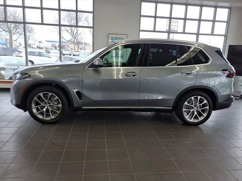 New 2026 BMW X5 xDrive50e image 4