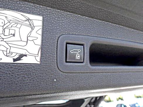 Used 2023 Toyota Sienna Limited AWD/4WD image 33