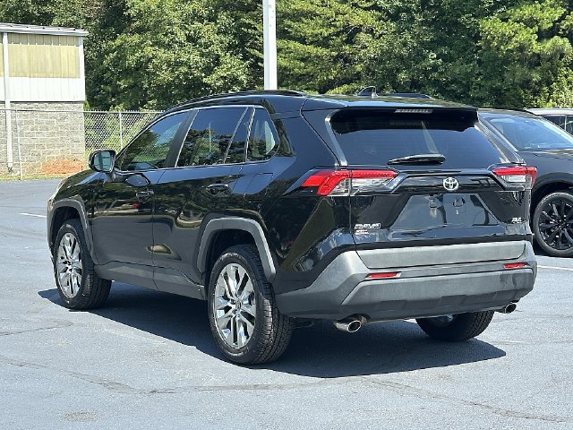 Used 2021 Toyota RAV4 XLE Premium FWD image 5