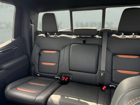 Used 2025 GMC Sierra 1500 AT4 w/ AT4 Premium Package AWD/4WD image 11