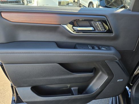 Certified 2025 GMC Yukon Denali image 16