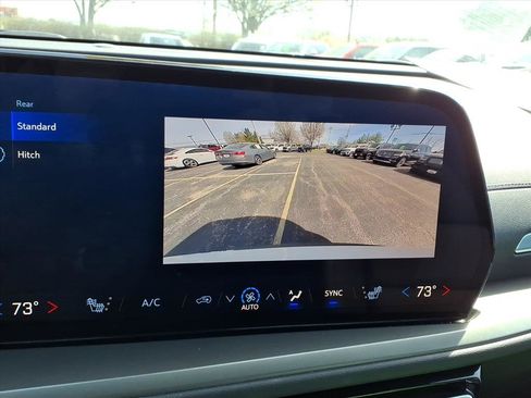 Used 2025 Chevrolet Traverse LT image 14