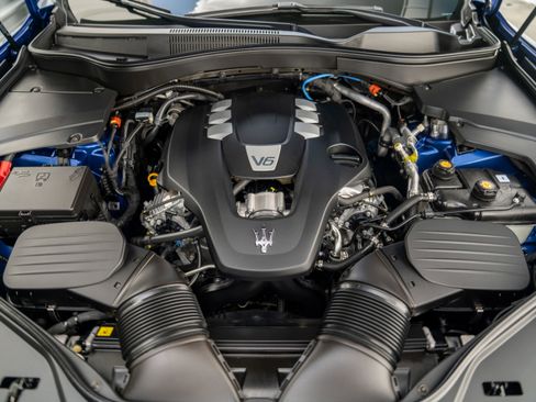 Used 2024 Maserati Levante GT Ultima image 41