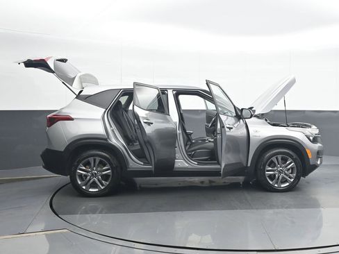 Used 2021 Kia Seltos LX AWD/4WD image 36