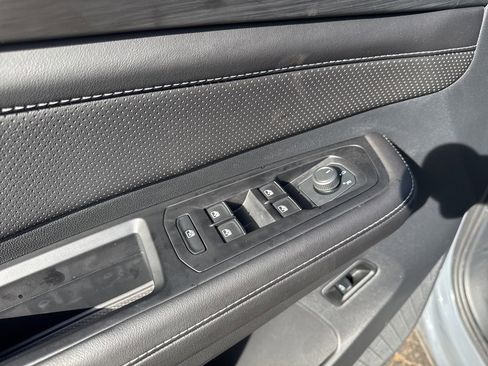 Used 2024 Volkswagen Atlas Cross Sport SE image 15