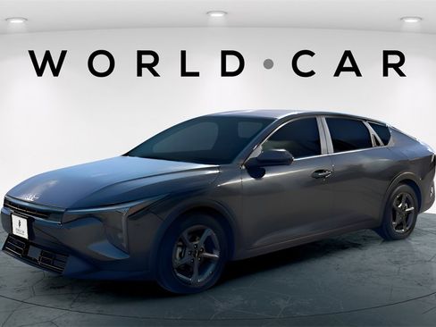 Certified 2025 Kia K4 image 3