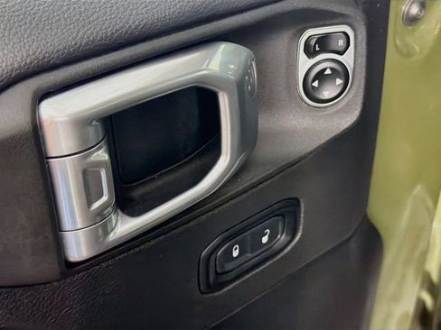 Used 2021 Jeep Wrangler Unlimited Sahara w/ Uconnect 4C Nav & Sound Group AWD/4WD image 18
