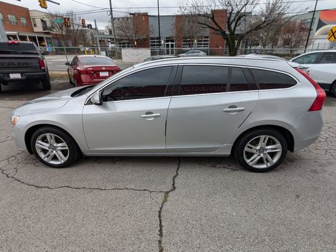 Used 2015 Volvo V60 T5 Premier image 9