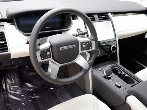 New 2025 Land Rover Discovery S AWD/4WD image 8