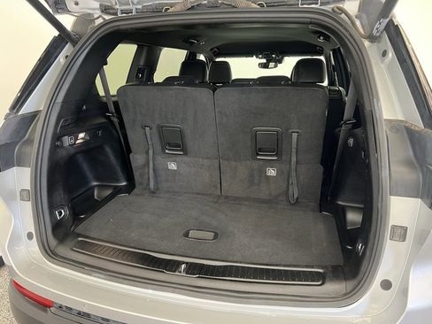 Used 2024 Jeep Grand Cherokee L Laredo image 8