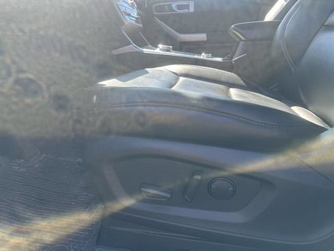 Used 2022 Ford Explorer XLT w/ Equipment Group 202A AWD/4WD image 16