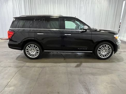 Used 2022 Ford Expedition Platinum AWD/4WD image 3