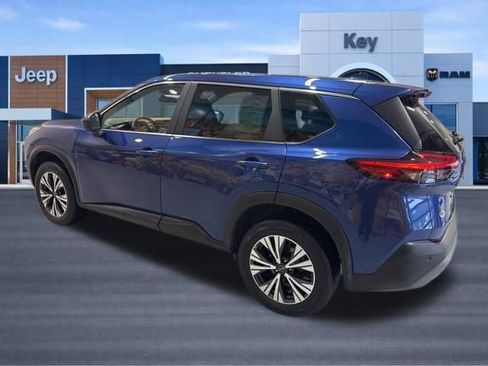 Used 2023 Nissan Rogue SV image 4