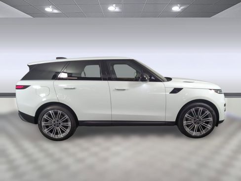 Used 2025 Land Rover Range Rover Sport SE image 6