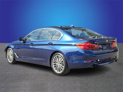 Used 2020 BMW 530e xDrive w/ Premium Package image 6