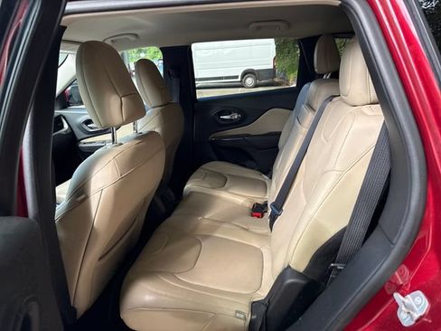Used 2015 Jeep Cherokee Limited w/ Luxury Group AWD/4WD image 13