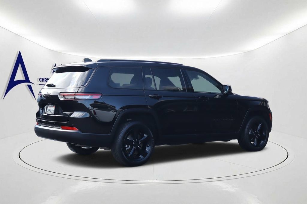 Used 2024 Jeep Grand Cherokee L Altitude RWD image 4
