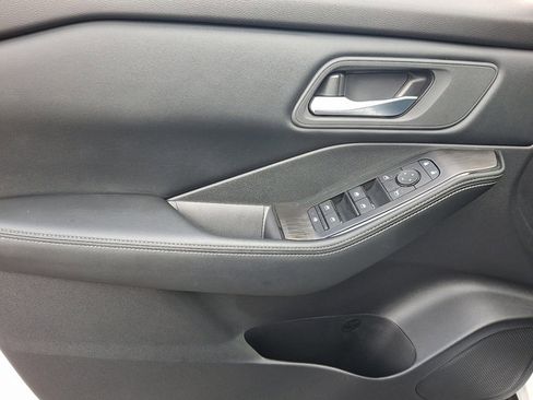 Certified 2025 Nissan Rogue SV image 11