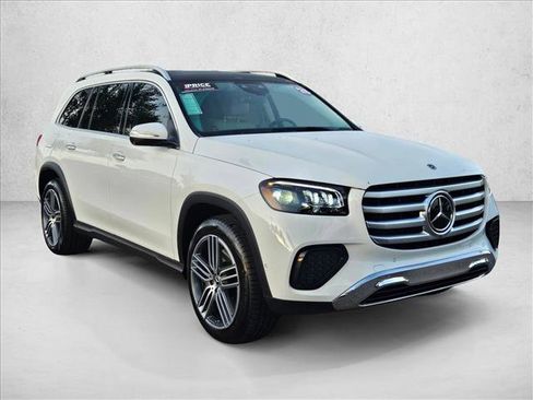 Used 2026 Mercedes-Benz GLS 450 4MATIC image 3