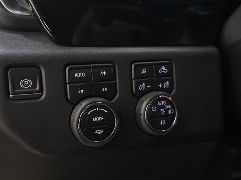 Used 2024 Chevrolet Silverado 1500 LT Trail Boss w/ LT Trail Boss Premium Package AWD/4WD image 27