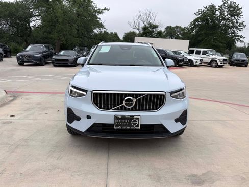 Certified 2025 Volvo XC40 B5 Core AWD/4WD image 9