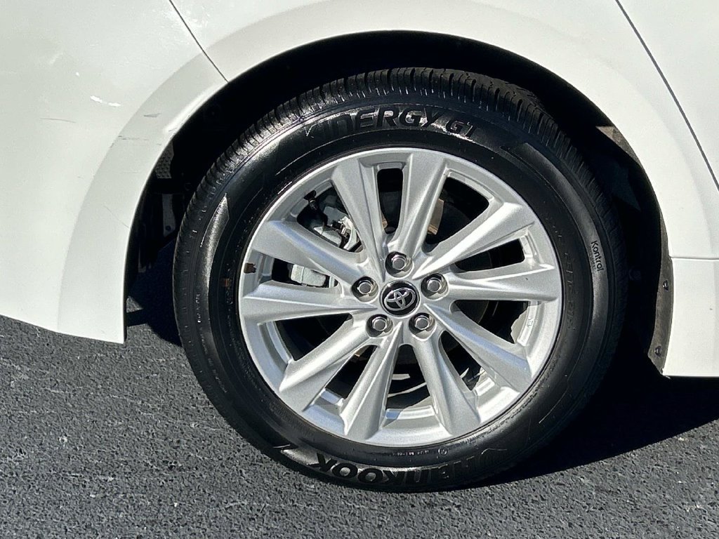 Used 2024 Toyota Corolla LE w/ LE Convenience Package FWD image 9
