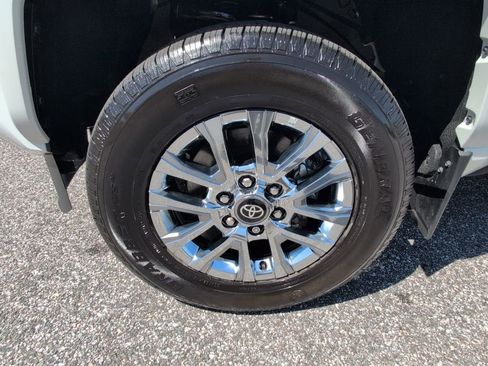 Used 2025 Toyota Tacoma Limited image 12