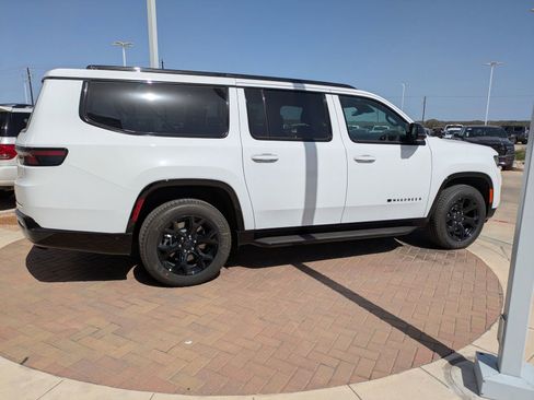 New 2025 Jeep Wagoneer L Series II w/ Convenience Group I image 2