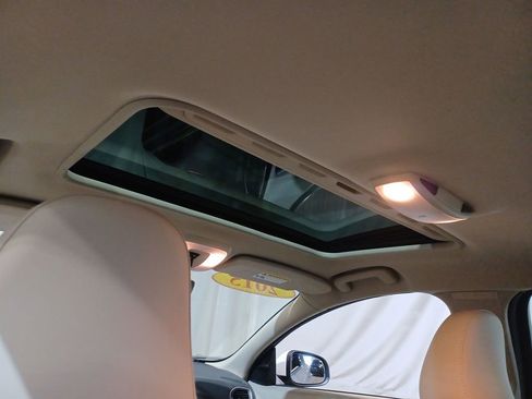 Used 2015 Volvo V60 T5 Premier image 16