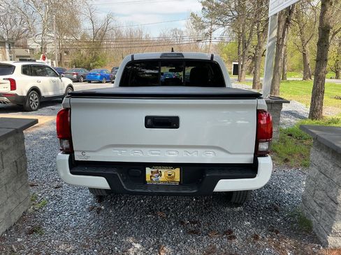 Used 2019 Toyota Tacoma SR w/ SR Convenience Package image 6