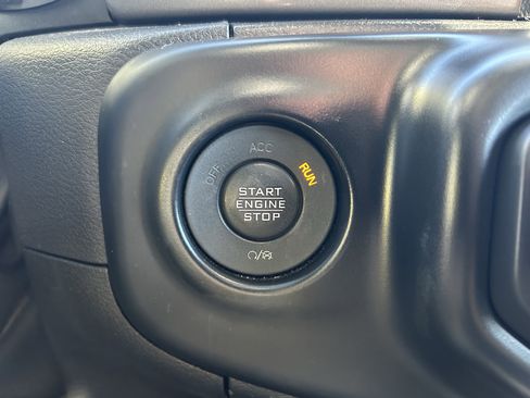 Used 2023 Jeep Wrangler Sport S image 15