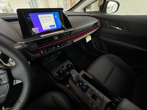 New 2025 Toyota Prius Plug-In Hybrid image 22