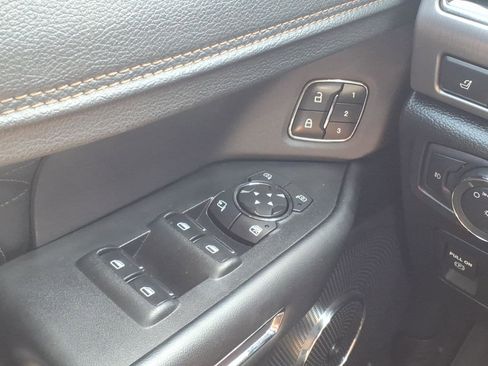 Used 2019 Ford Expedition Max Platinum AWD/4WD image 19