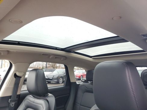 Certified 2024 Lincoln Corsair Reserve w/ Equipment Group 201A image 11