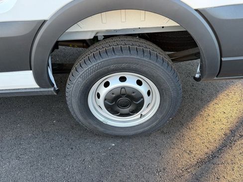 New 2025 Ford Transit 250 148 Medium Roof image 18