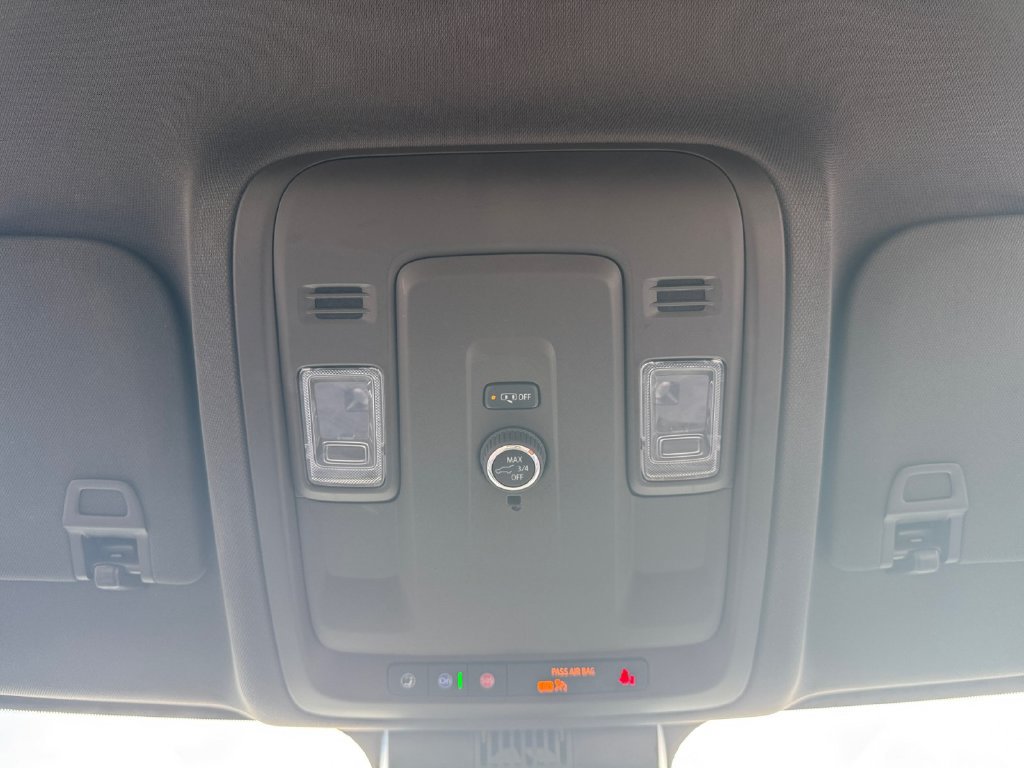 Used 2025 Chevrolet Suburban LT RWD image 28