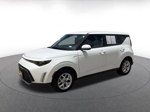 Used 2025 Kia Soul LX w/ LX Technology Package FWD image 7