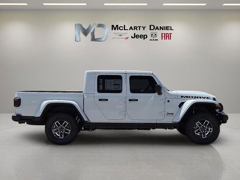 New 2025 Jeep Gladiator Mojave image 6