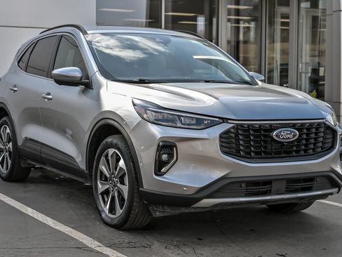 Used 2023 Ford Escape Platinum w/ Premium Technology Package image 10