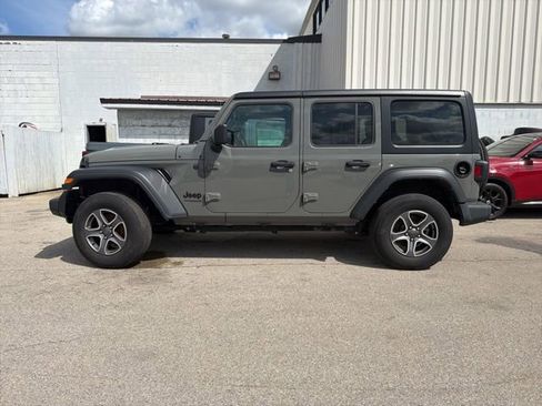 Used 2022 Jeep Wrangler Unlimited Sport image 7