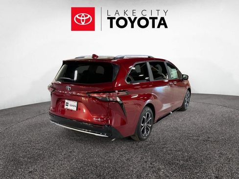 New 2026 Toyota Sienna Platinum image 5