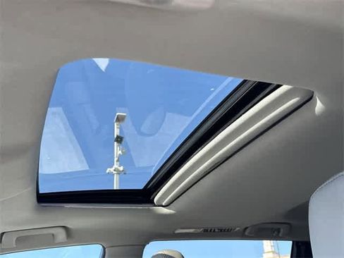 Used 2019 Toyota Highlander XLE image 25