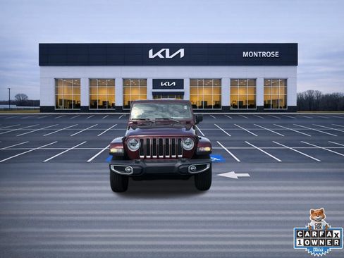 Used 2021 Jeep Gladiator Overland AWD/4WD image 2