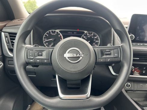 Used 2023 Nissan Rogue S AWD/4WD image 9