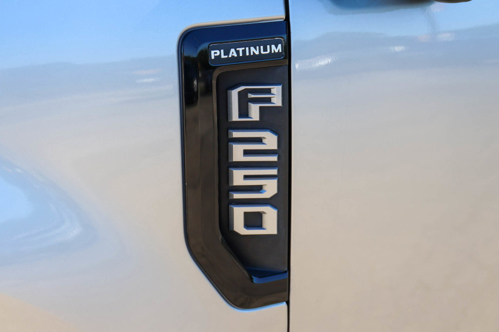 Used 2022 Ford F250 Platinum AWD/4WD image 8